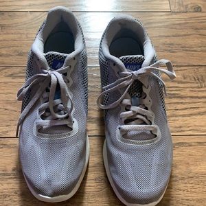 Nike Revolution 3 training shoes